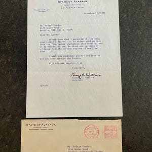 O governador George C Wallace assinou uma carta digitada como governador em 27/11/1972