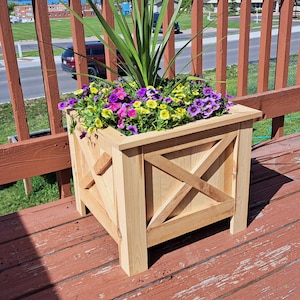 Cedar Flower Planter, Garden Planter Box, Outdoor Planter, Wood Planter, Flower Pot, Garden Decor, Gardening Gift, Cedar Pot