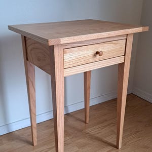 Handmade Solid Oak Shaker Bedside Table: Classic Nightstand