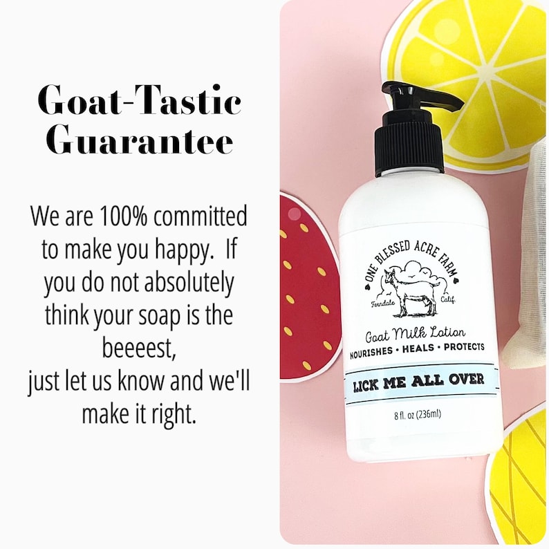 K&ouml;nnte beinhalten: Wei&szlig;e Flasche Ziegenmilch-Lotion mit schwarzem Pumpspender. Auf dem Etikett steht "LICK ME ALL OVER" und "8 fl. oz (236ml)". Die Flasche ist von Fruchtausschnitten und dem Text "Goat-Tastic Guarantee" umgeben.