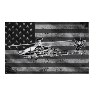Puede incluir: Una bandera en blanco y negro con la bandera estadounidense y un contorno detallado de un helicóptero. La bandera tiene una apariencia vintage y desgastada.