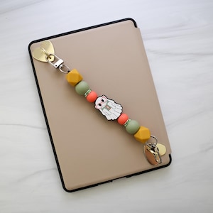 Ghost Bookish Girl Kindle Strap – Interchangeable E-Reader Grip – Optional Adhesive Hearts – Fits All Kindles, Nooks, E-Readers