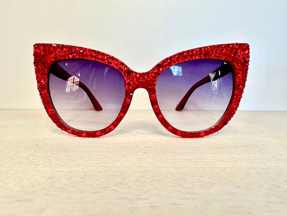 Glamorous Oversized Cat Eye Sunglasses With Crystal Accents  display picture 1