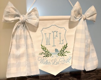 Striscione con nome per neonato / Cartello personalizzato con nome per neonato / Carrozzina per neonati / Striscione ricamato personalizzato, striscione ospedaliero a quadretti blu e carrozzina