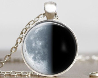 Waning Quarter Moon Necklace, Waning Quarter Moon Pendant, Waning Quarter Moon Jewelry, Waning Quarter Moon Charm