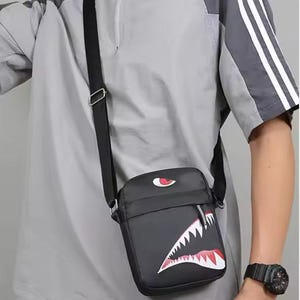 Dernière arrivée sac bandoulière homme imperméable petit requin mode sac cartable personnalisé sac à bandoulière décontracté pour hommes poitrine Messenger