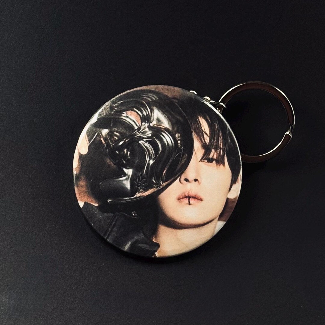 Lee Know of STRAY KIDS Keychains - Etsy