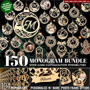 Puede incluir: Una colección de adornos navideños de madera cortados con láser con varios diseños, incluyendo letras, monogramas y marcos de fotos. La imagen incluye el texto "150 MONOGRAM BUNDLE" y "PERSONALIZA CON NOMBRE OPCIÓN MARCO DE FOTOS".