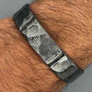 Damascus Steel Munin Pattern Bracelet/cuff Rock Hammered Bracelet Viking Jewelry Unique Bracelet Oath Ring Mens ring Groomsmen Jewelry Gift