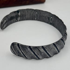 Damascus Steel Wavy Pattern Bracelet/cuff Rock Wedding Bracelet Viking Jewelry Unique Bracelet Oath Ring Mens ring Groomsmen Jewelry Gift