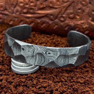 Hand Forged Damascus Hammered Steel Cuff Bracelet Viking Modern Jewelry Anniversary gift Unique Wedding Bracelet for Him Damascus Oath Ring