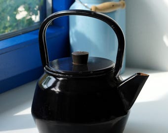 Tetera checoslovaca de esmalte vintage, con tapa (y pomo de baquelita), marca Sfinx, década de 1950.