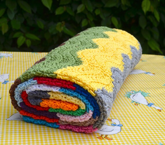 Items similar to Crocheted ripple blanket in pure cotton in 20 colours