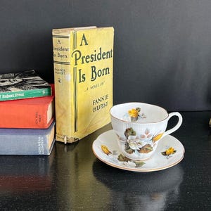 Vintage Royal Albert Bone China Floral Teacups & Saucers – Made in England