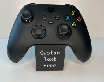Soporte personalizado para mando de Xbox con texto o gamertag personalizado.