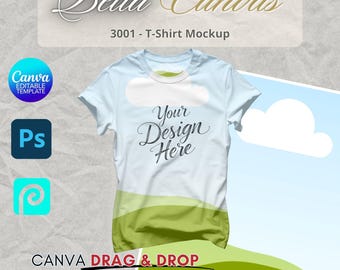 Könnte beinhalten: Ein hellblaues T-Shirt-Mockup mit einem grünen und weißen Landschaftsdesign. Der Text "Your Design Here" ist auf das Shirt gedruckt. Das Mockup ist für die Verwendung mit Canva und Photoshop konzipiert.