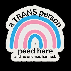 Pegatina "Una persona trans orinó aquí..."