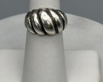 Vintage Sterling Silver Ribbed Dome Ring Shrimp 925 Size 6 Retro