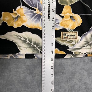 Camisa polo floral Tommy Bahama de los años 90, ideal para estar en casa durante las vacaciones de verano, talla M para hombre. imagen 7