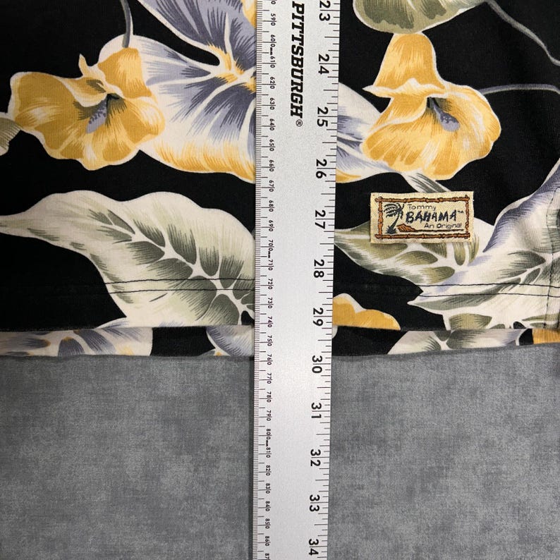 Camisa polo floral Tommy Bahama de los años 90, ideal para estar en casa durante las vacaciones de verano, talla M para hombre. imagen 7