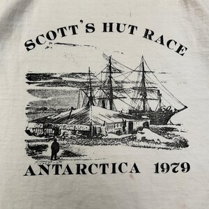 Maglietta da corsa vintage Hanes Beefy T Scotts Hut Race Inaugural Antarctica del 1979 da uomo, taglia XL. immagine 4