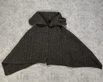 VTG Aran Crafts Ireland Merino wool cable knit cape poncho button sweater wms S