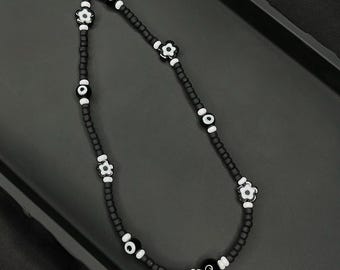 Black & White Flower Phone Strap, Handmade Beaded Wrist Lanyard with Evil Eye Charm, Minimalist Monochrome Y2K Aesthetic Accessory