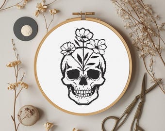 Schema punto croce per principianti • Ricamo blackwork con teschio e fiori gotici (download PDF)