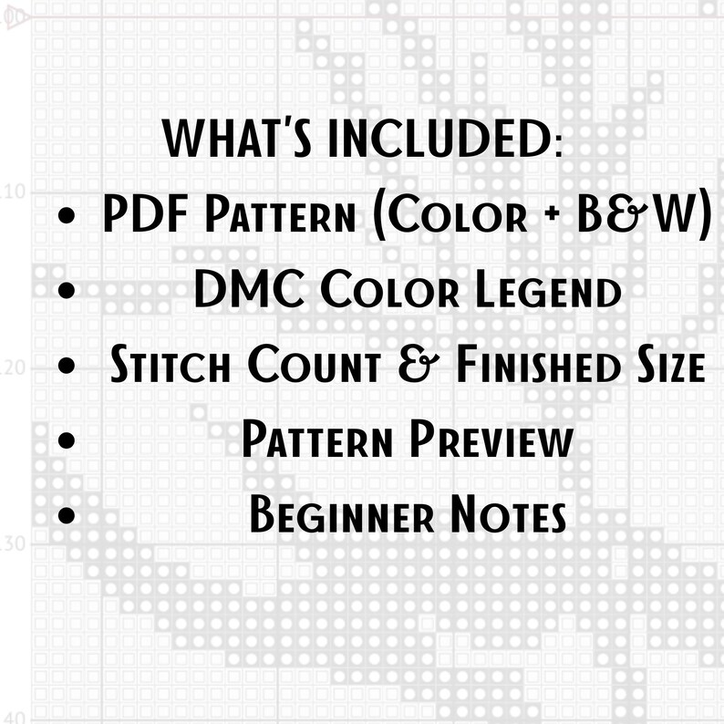 Pu&ograve; includere: L'immagine presenta un elenco degli elementi inclusi per un modello di punto croce. Il testo include "PDF PATTERN (COLOR + B&W)", "DMC COLOR LEGEND", "STITCH COUNT & FINISHED SIZE", "PATTERN PREVIEW" e "BEGINNER NOTES". Sfondo grigio chiaro.