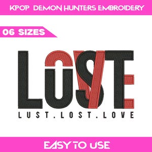 Könnte beinhalten: Stickdesign mit dem Wort "LOST" in Schwarz und Rot, darunter die Worte "LUST. LOST. LOVE". Das Design befindet sich auf weißem Hintergrund, mit Text oben und unten mit der Aufschrift "KPOP DEMON HUNTERS EMBROIDERY" und "EASY TO USE".
