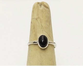 Black Onyx and Sterling Silver Hand Crafted Ring, size 7-1/2  r75onxd3554