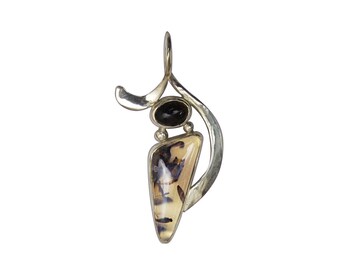 Montana Agate with Garnet, Sterling Silver Pendant  pmntg3617