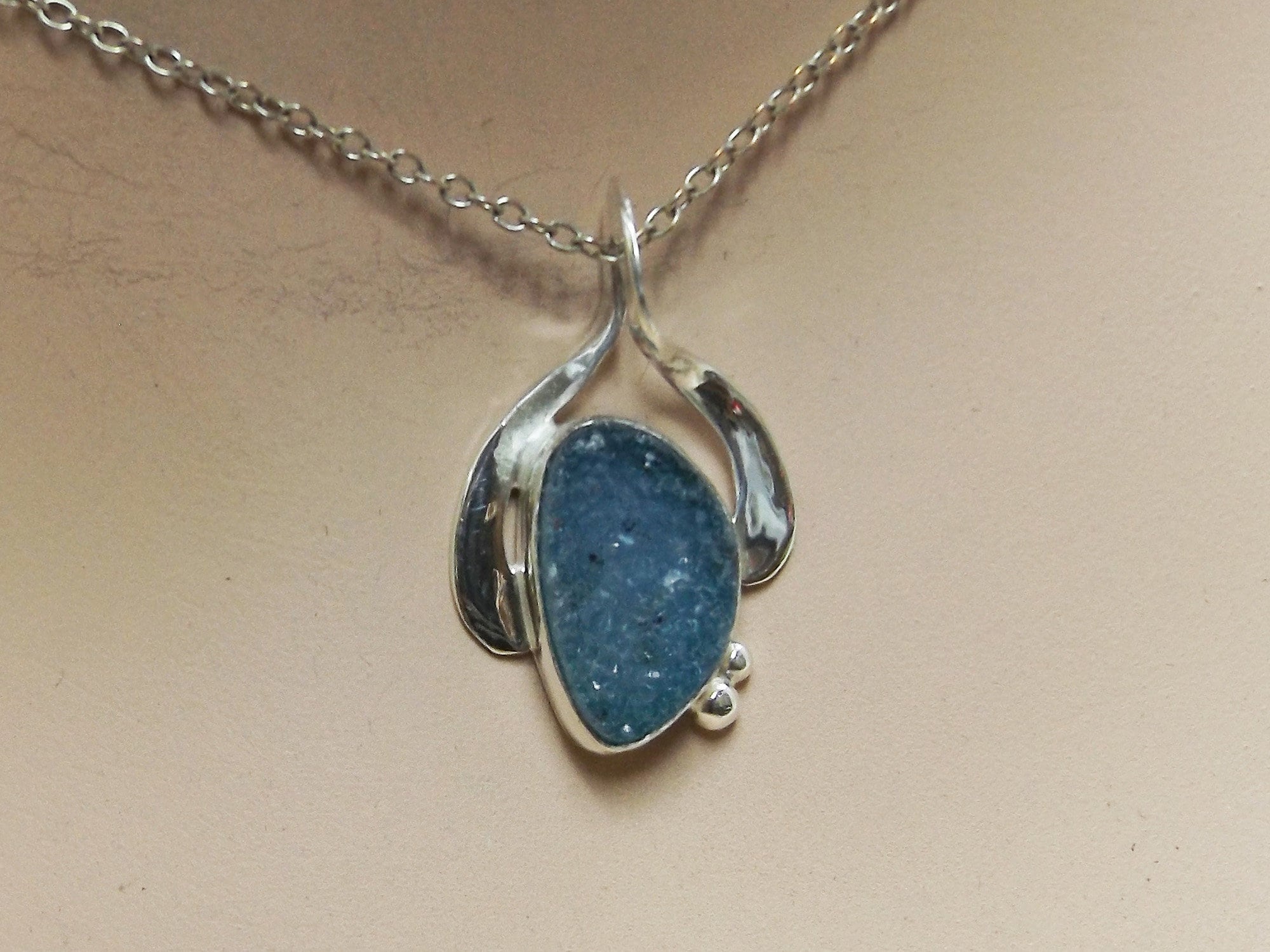 Druzy Agate and Sterling Silver Pendant pdrze3230