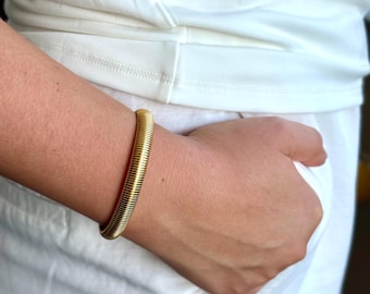 Gold Plated Tubogas Bracelet – Stretch Coil Bangle, Modern Minimalist Jewelry