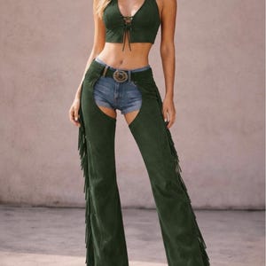 Pantaloni da cowgirl con frange in pelle scamosciata verde / pantaloni western boho con conchos turchesi