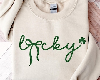 Cute Retro Lucky Sweatshirt, St Patricks Day Outfit, Womens Shamrock Shirt, Irish Saint Pattys Sweater, Four Leaf Clover Gift