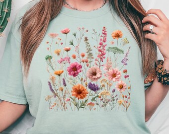 Vintage Pressed Flowers Shirt Comfort Colors Wildflower Botanical Graphic Tee Boho Cottagecore Floral T-Shirt Retro Garden Gift for Gardener