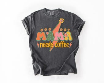 Mama braucht Kaffee Shirt, lustiges müdes Mama T-Shirt, Kaffee Liebhaber Geschenk für Mama, süßes Wochenende Shirt, Muttertagsgeschenk, neue Mama Shirt, Kaffee Shirt