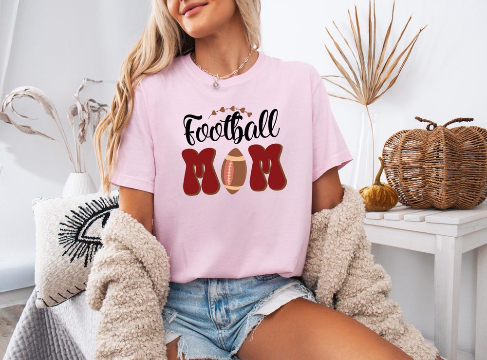 Football Mom Shirt, Game Day T-Shirt, Retro Football Mama Tee, Sports Mom Era Shirt, Football Fan Gift, Comfort Mother'S Day Tee Fashion24Hs