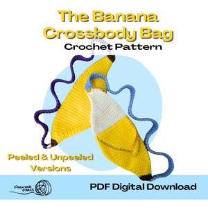 Op de afbeelding: Een haakpatroon voor een bananen crossbody tas. De tas is geel, wit en blauw, met een geschilde en ongeschilde versie. De tekst op de afbeelding luidt "The Banana Crossbody Bag Crochet Pattern" en "PDF Digital Download."