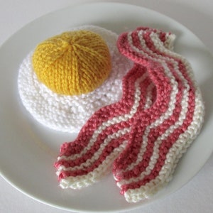 Bacon and Eggs toy food knitting pattern