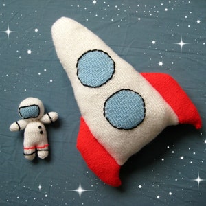 Space Rocket and Astronaut toy knitting patterns image 1
