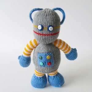 Beeper the robot toy knitting pattern image 3