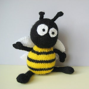 Bumble the Bee toy knitting patterns image 1