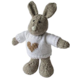 Wzór na sweterek i zabawkę Pip the Bunny w formacie PDF