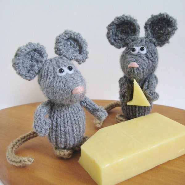 Dinky Mice toy knitting pattern