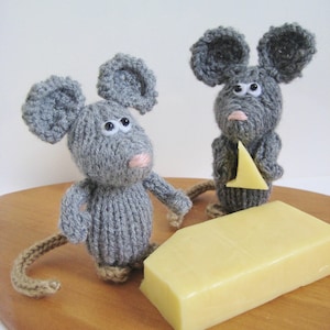 Dinky Mice toy knitting pattern
