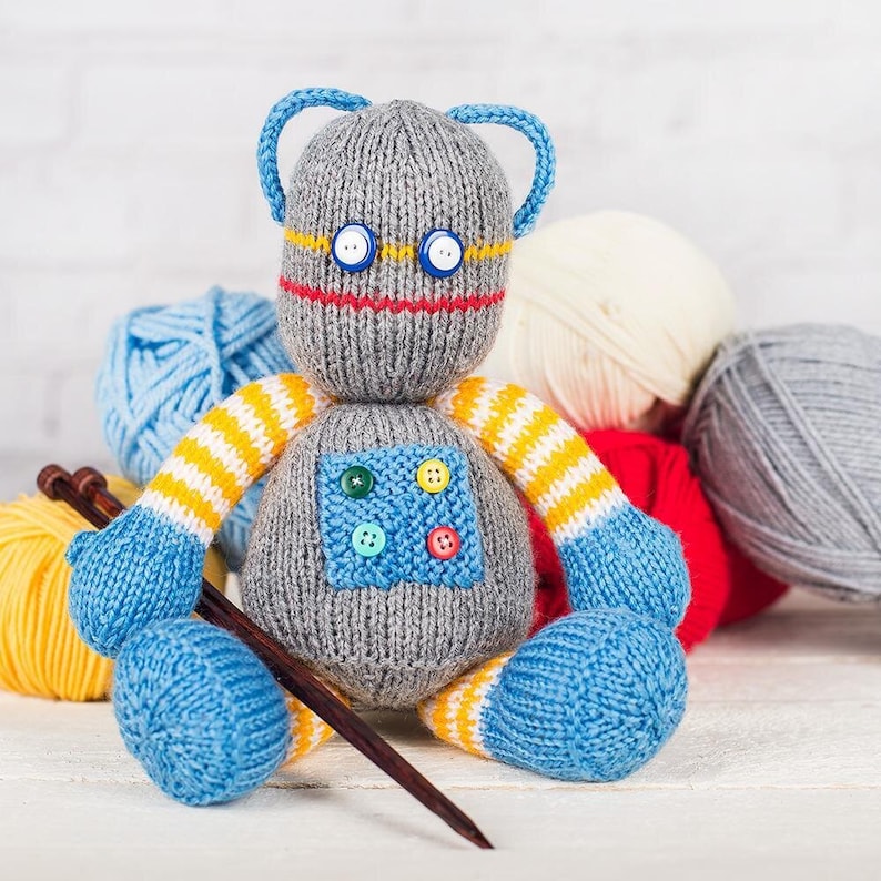 Beeper the robot toy knitting pattern image 1