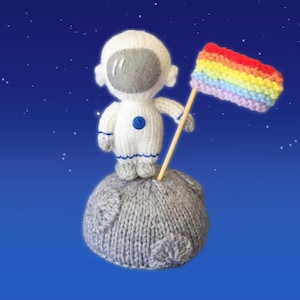 Knitting Pattern: "Moon Landing" Ornament with Astronaut Doll (PDF Download)