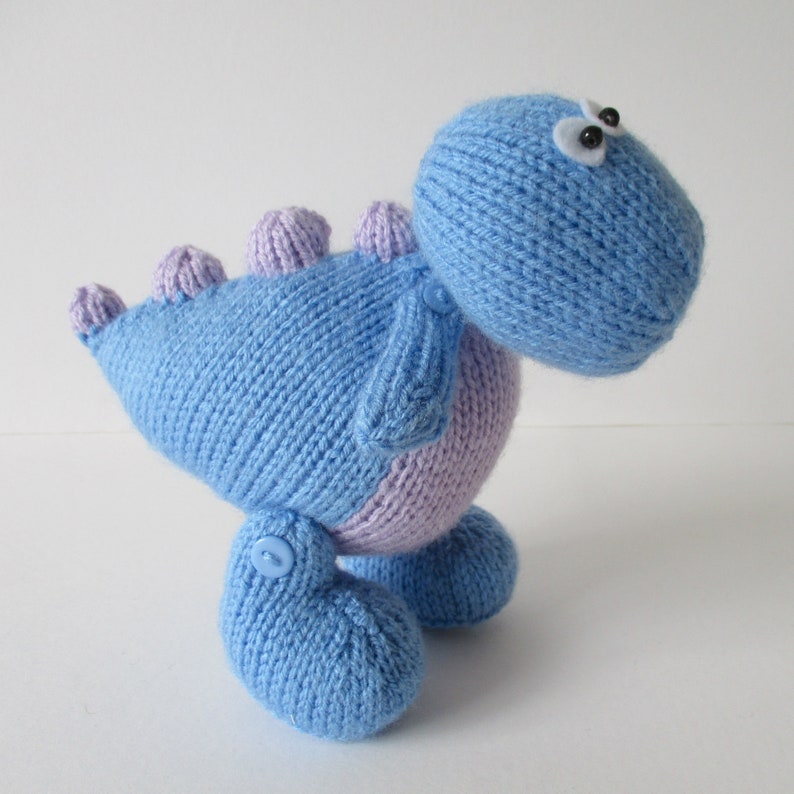 Dippy the Dinosaur toy knitting pattern image 4